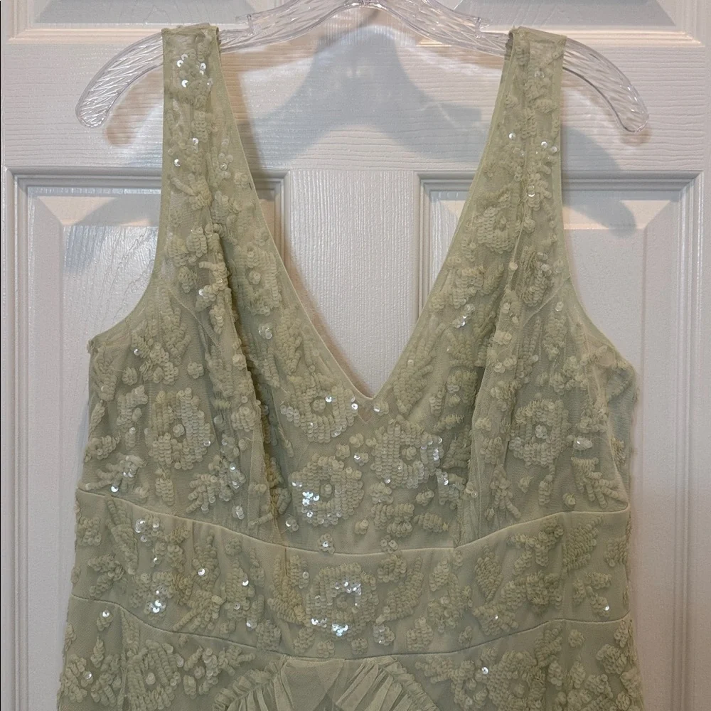 Mac Duggal 9162 Green Sequined Scallop Ruffle Tiered V-Neck Gown Size 16 NWT